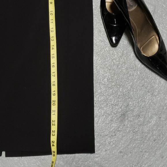 Black Banana Republic stretch skirt. - Picture 8 of 8